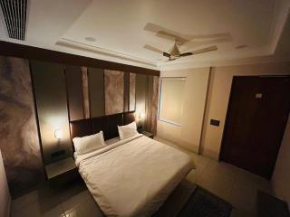 JMD Hotel - Farrukhnagar - 2
