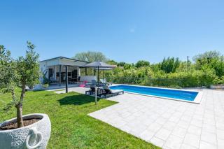 Villa Kalac, a charming holiday pool oasis near the sea - Raša - 2