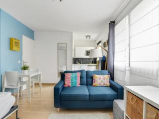 Quiet studio between train stations and the Opera. - 0