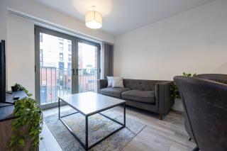 Spacious 2 Bedroom Apartment in Liverpool w Balcony - Liverpool - 0