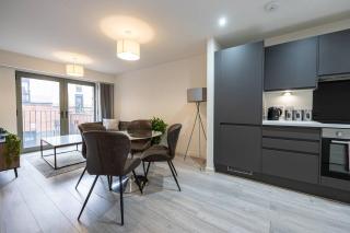 Spacious 2 Bedroom Apartment in Liverpool w Balcony - Liverpool - 5