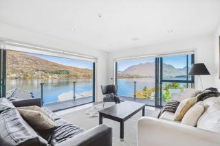 Lakefront Penthouse Apartment with Panoramic view - Queenstown - 0