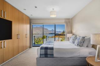 Lakefront Penthouse Apartment with Panoramic view - 1