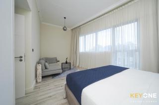 Chic Marina View Living in a Two Bedroom - Dubai - 2