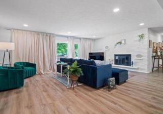 Spacious and Luxury Designed Ranch with Game Room - Strongsville - 2
