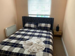 2 bed 2 bath right next to Park located for access to West end and GTW - 3