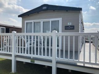Paradise Palms - 35 Lancaster Crescent - Tattershall - 0
