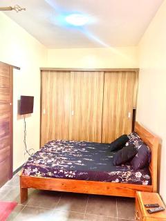 Chambre meublée sicap liberté 2 Dakar, Sénégal wifi climatisation eau chaude parking gratuit calme spacieuse - Dakar - 8