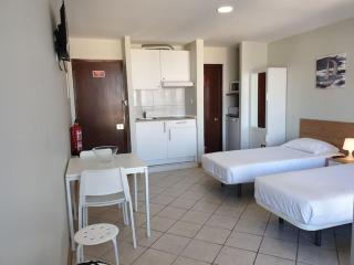 Entire apartment Tarik by Atlantichotels Apartments with kitchenettes, near Rocha Beach - Portimão - 2