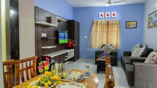 S V IDEAL HOMESTAY -2BHK SERVICE APARTMENTS-AC Bedrooms, Premium Amities, 2KM to Tiruchanoor Padmavathi Temple , 6KM to Alipiri, 24 HOURS Service BOYS Available - 9