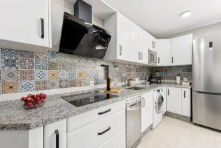 Beachside Pool Apartment by Rent Me - 3