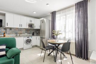 Beachside Pool Apartment by Rent Me - 4