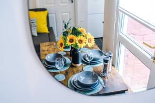 Stylish 3-Bed Home in Liverpool by 53 Degrees Property, Ideal Great for Large Groups & Business, Sleeps 8! - 6