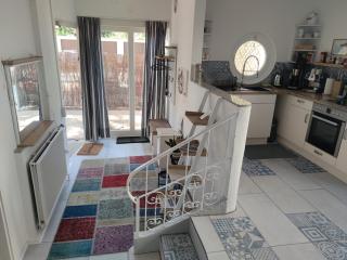 City Nest - Große gemütliche Ferienwohnung mit Terrasse, zentral gelegen, für Paare, Familien und Hunde! - 2
