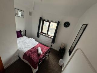 Cosy 4 Bedroom Birmingham - Dudley - 9