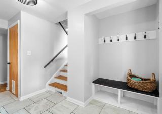 Large Remodeled 4 Bed 3 Bath Secluded With Hot Tub - 2