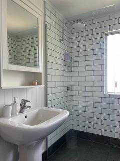 Home Farm Cottage - - 4