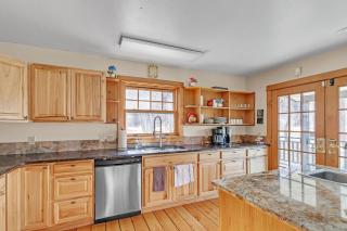 Charming Country 4BR Retreat with Riverfront Views cabin - Chama - 2