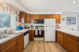 11D - Spacious & Family-Friendly Getaway - North Creek - 8