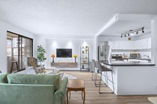 Stylish Suite at Stampede w Free Parking and AC - 4