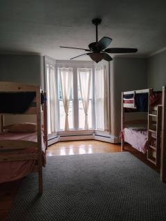 Charming-kid friendly-fully equipped kitchen - - 5
