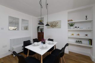 Lovely 3 Bedroom House Minutes from Bike Park - Merthyr Tydfil - 1