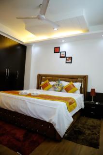 DIVINE INDIA SERVICE APARTMENT 3BHK, J-215 SAKET - 6
