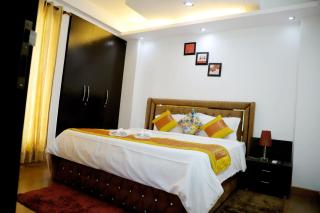 DIVINE INDIA SERVICE APARTMENT 3BHK, J-215 SAKET - 0