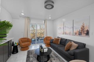 Deluxe 2BR Condo - Free Parking - 25 Min to NYC - Sleeps 6 - North Bergen - 0