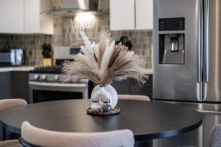 Deluxe 2BR Condo - Free Parking - 25 Min to NYC - Sleeps 6 - North Bergen - 2