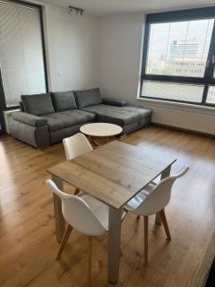 CityPark Apartment, free parking & AC - 0