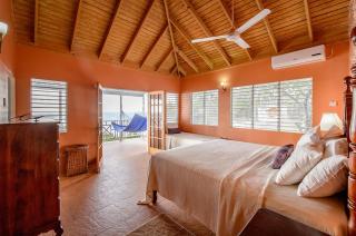 Beachfront 4BR Treasure Beach Villa Fast WiFi, Security Cameras - Treasure Beach - 7