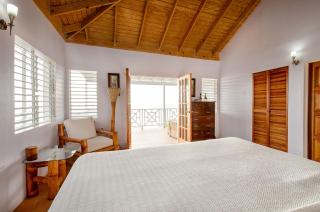 Beachfront 4BR Treasure Beach Villa Fast WiFi, Security Cameras - Treasure Beach - 6