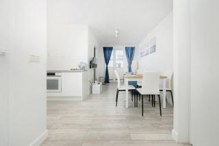 Jasny Apartament z Balkonem w Świnoujściu by Noclegi Renters - Świnoujście - 7