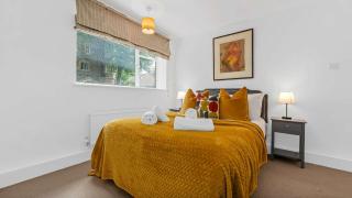 Lovely 3 Bedroom Apartment in Holland Park - 9