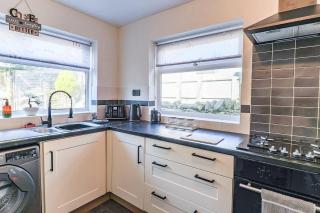 Cardiff Gem on Topaz Street - 4 Bedroom House - Cardiff - 3