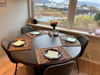 Sea View & Balcony - Top-Floor Apartment near Old Bergen - Bergen - 6
