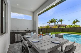 Heated Pool, Outdoor Kitchen and Dining - Sun & Daughter - Roelens - Cape Coral - 9