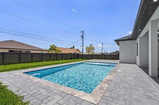 Heated Pool, Outdoor Kitchen and Dining - Sun & Daughter - Roelens - Cape Coral - 7