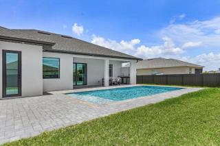 Heated Pool, Outdoor Kitchen and Dining - Sun & Daughter - Roelens - Cape Coral - 4