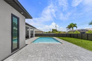 Heated Pool, Outdoor Kitchen and Dining - Sun & Daughter - Roelens - Cape Coral - 3