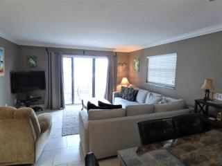 Cocoa Beach - Oceanfront - Steps to the Pier and Ocean - 2