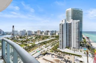 Luxury Penthouse Oasis - Oceanfront Views & Resort Perks - 25 min to FIFA - 2