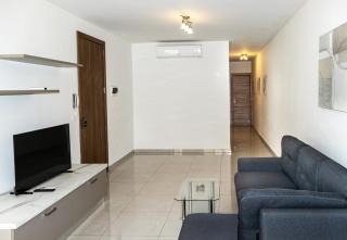 Spacious & Bright Apartment in Sliema Near Shops and Sea - Sliema - 1