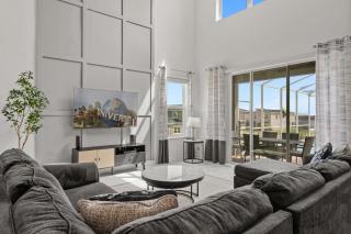 5 Bedrooms 5 Bathrooms Chapions Gate 9169 Sh - 9