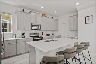 5 Bedrooms 5 Bathrooms Chapions Gate 9169 Sh - 2