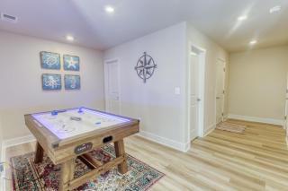 New Coastal Gem Steps to MD & DE Beaches 2-Car garage Sleeps 12 - 8