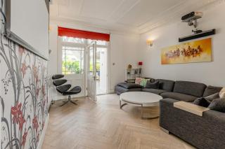 Amazing 4BR Glass Roof Home with Parking &Garden - Londra - 9