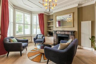 Amazing 4BR Glass Roof Home with Parking &Garden - Londra - 0