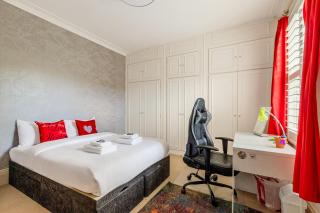 Amazing 4BR Glass Roof Home with Parking &Garden - Londra - 5